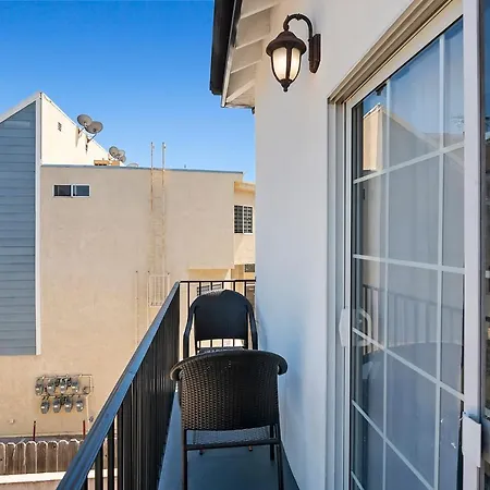 Spacious Private Gated Modern Loft Close To Universal Studio And Hollywood